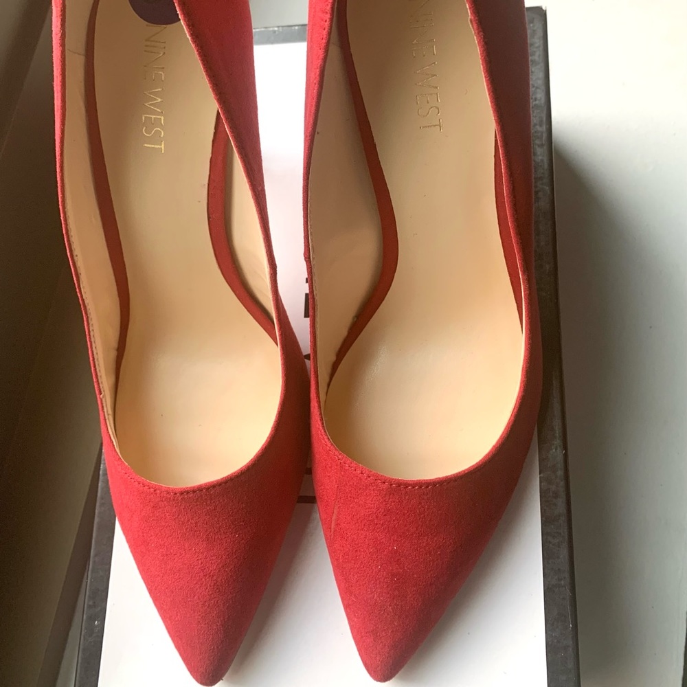 Red sexy pumps